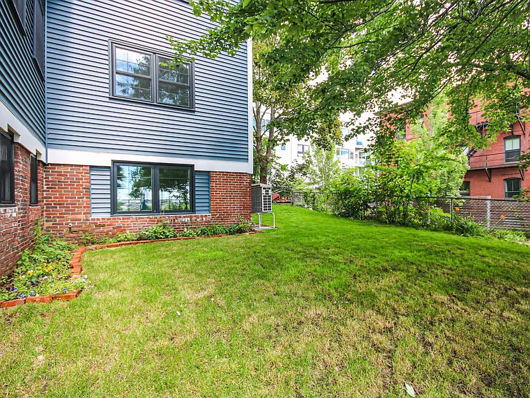 137 York St — Photo 43