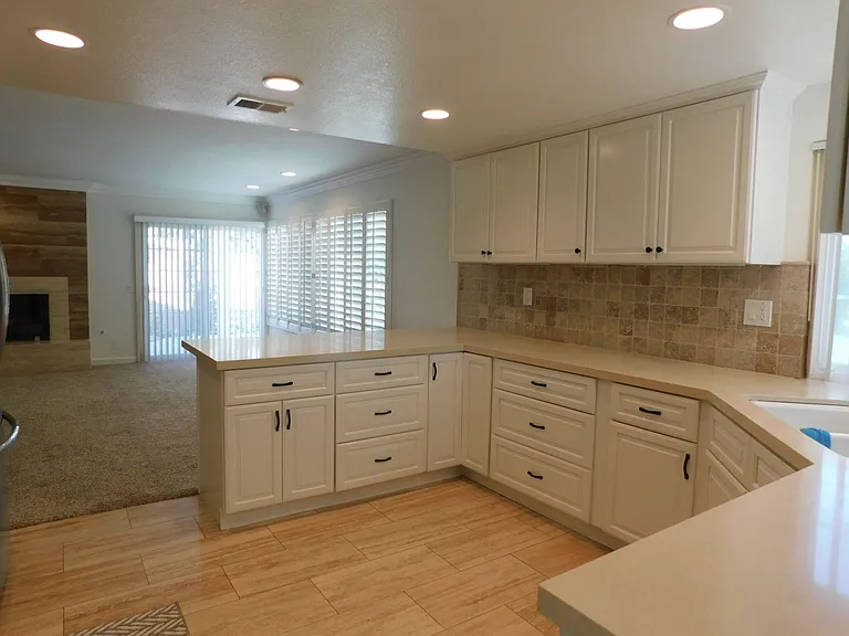 8312 Kingsdale Dr — Photo 9