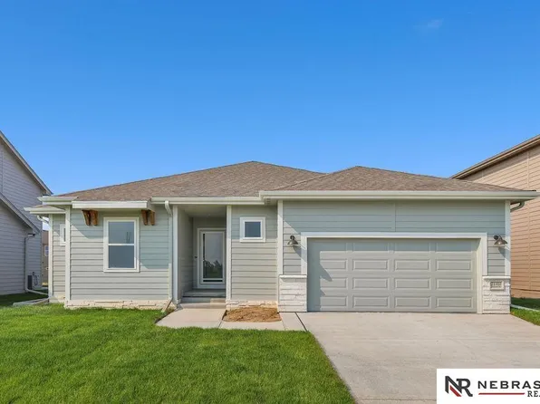 21310 Karen St, Elkhorn, NE 68022