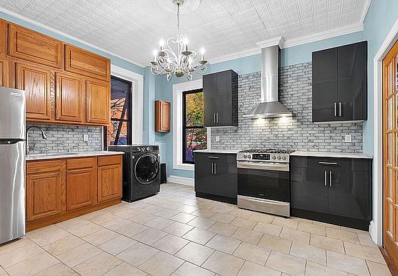 2nd image of 412 15th St #2L