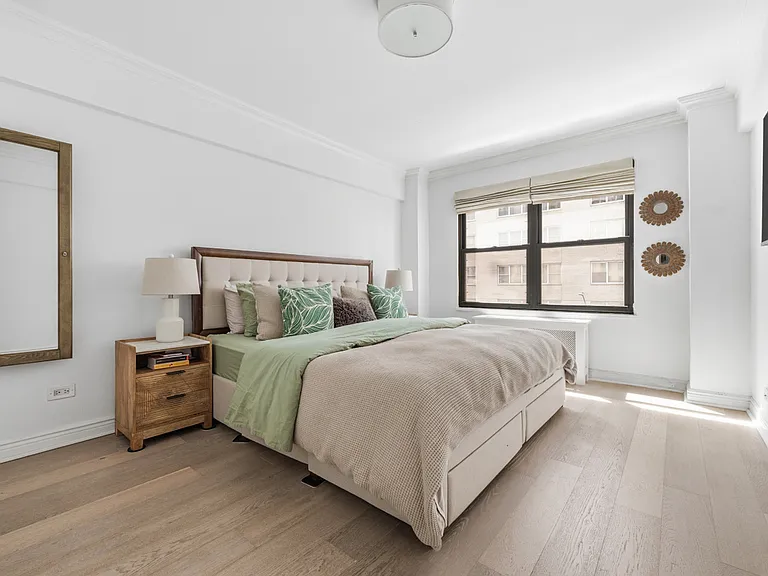 140 E 56th St #4C — Photo 6