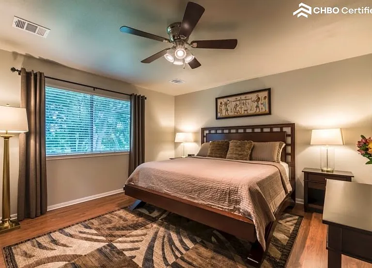 Master Bedroom / King