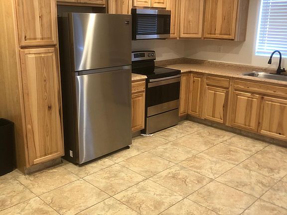 4th image of 661 Rolling Hills Dr #1