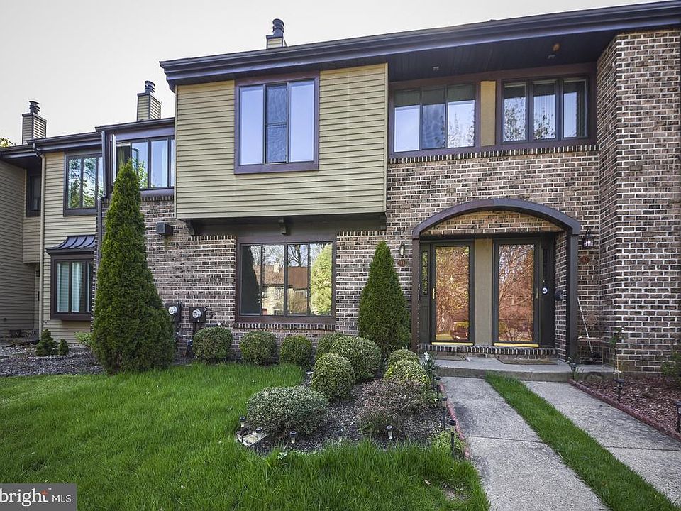 1st image of 44 Essex Pl