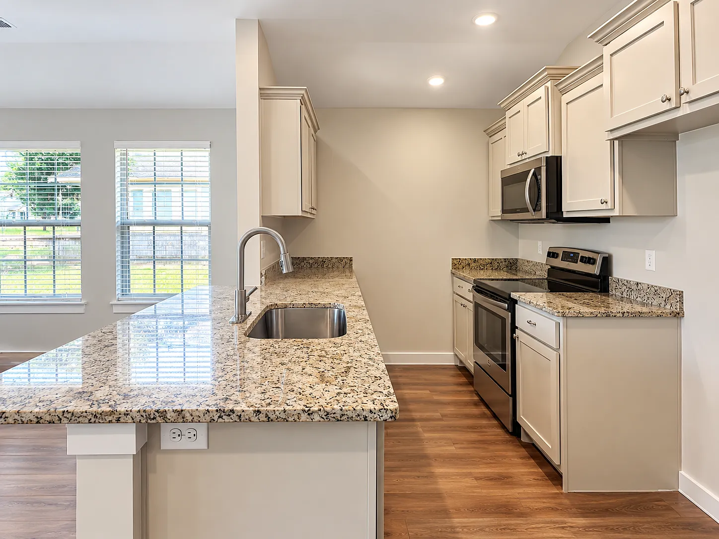3 bed, 1150 sqft, $1,350 — Photo 2