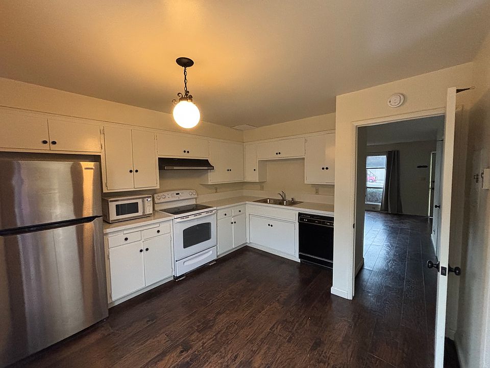 Kitchen. Brand new quartz counter tops and new sink and faucet just installed. Cabinets have also been freshly painted.