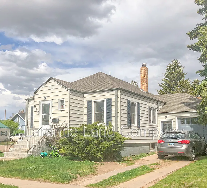 2 bed, 1.0 bath, $900 — Photo 1