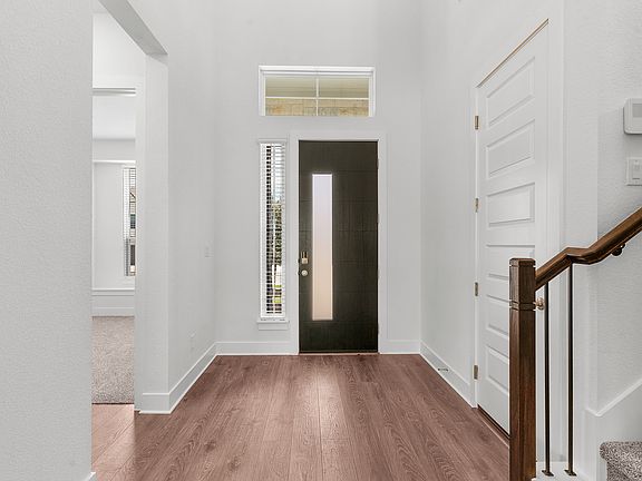 4th image of 205 W Faulkner St