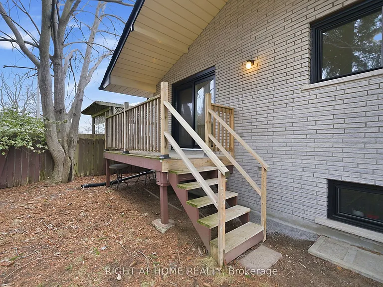 1418 Simcoe St N — Photo 12
