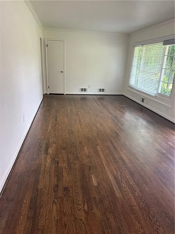 3 bed, 2.0 bath, 1299 sqft, $2,295 — Photo 3