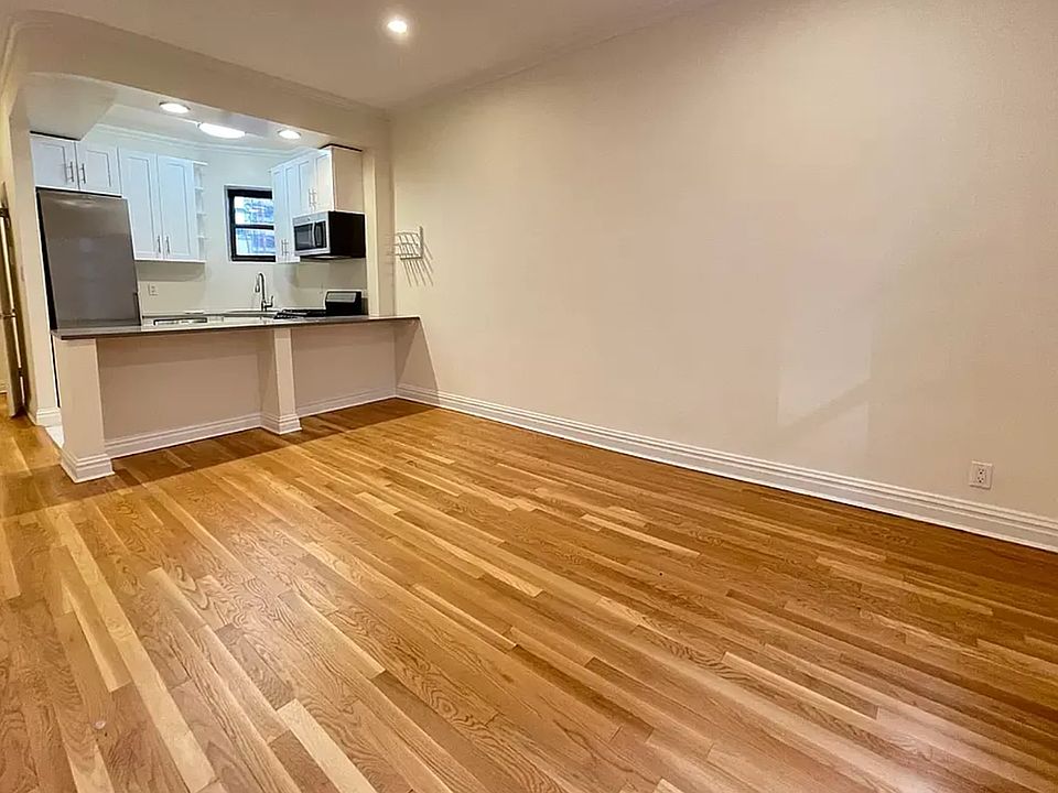 2nd image of 33 W 63rd St APT 5E