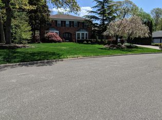 11 Durham Pl, Lake Grove, NY 11755