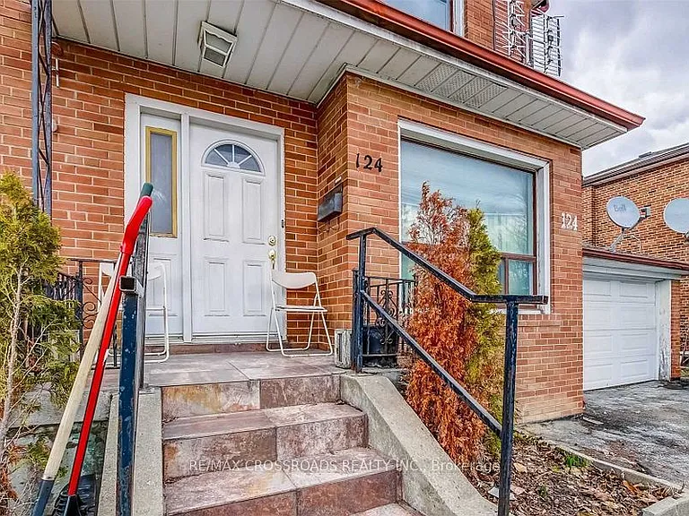 124 Major Mackenzie Dr E #MAIN — Photo 1