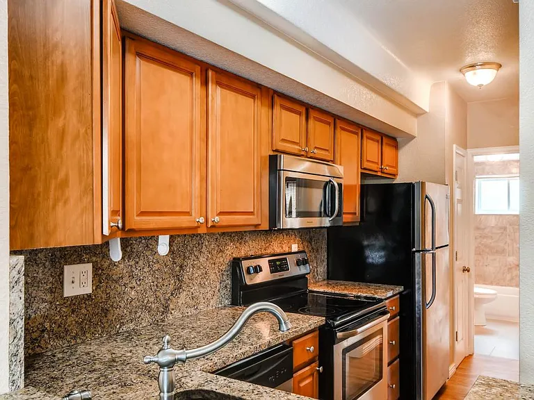 590 N Logan St #208 — Photo 4