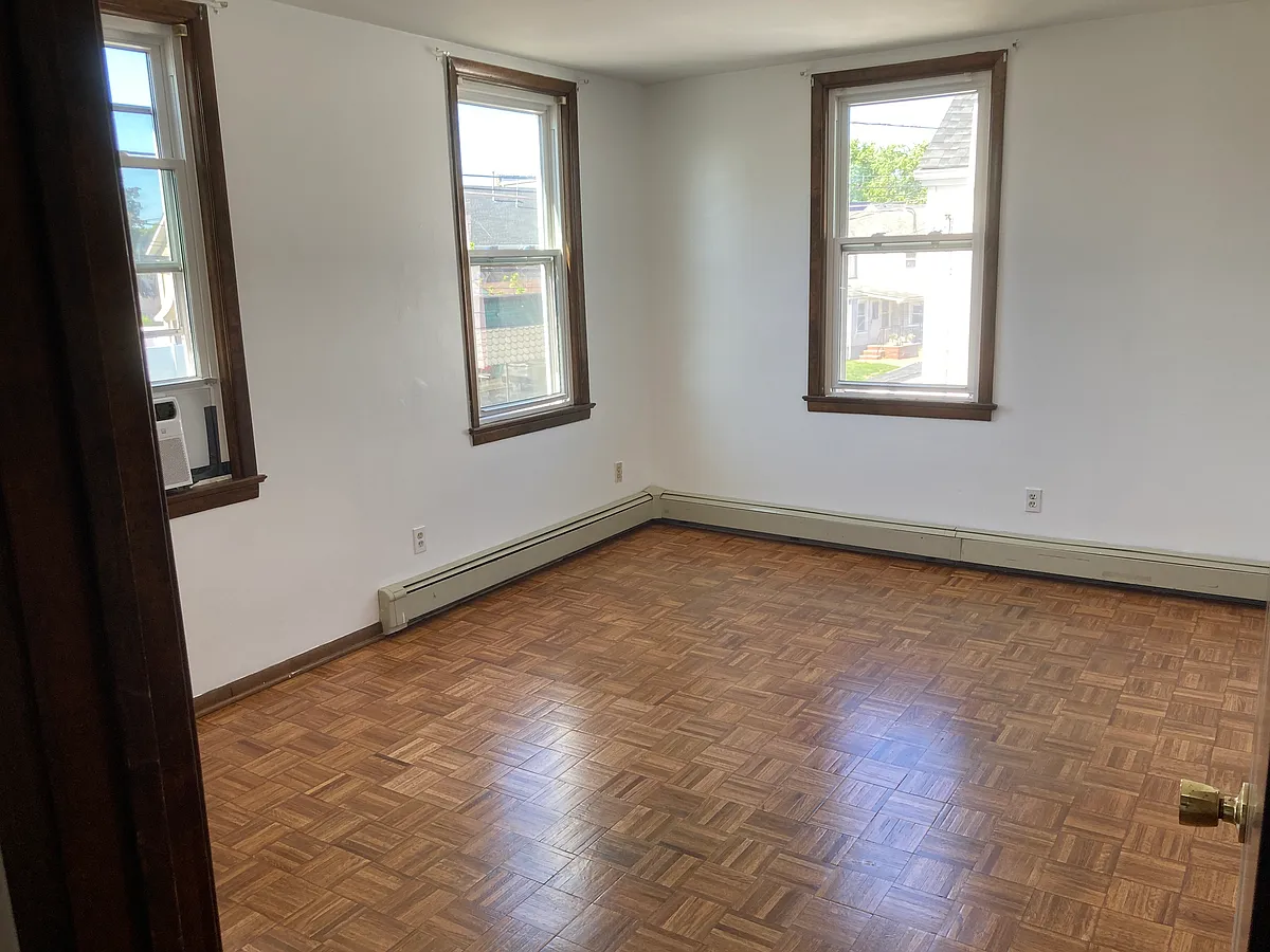 Building Photo - 9 1st St #2