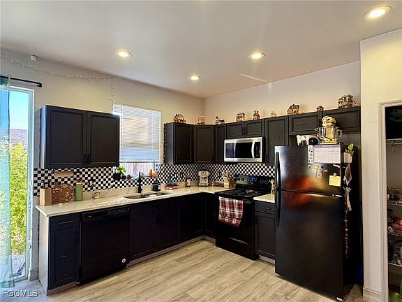 5th image of 857 Bedford Dr