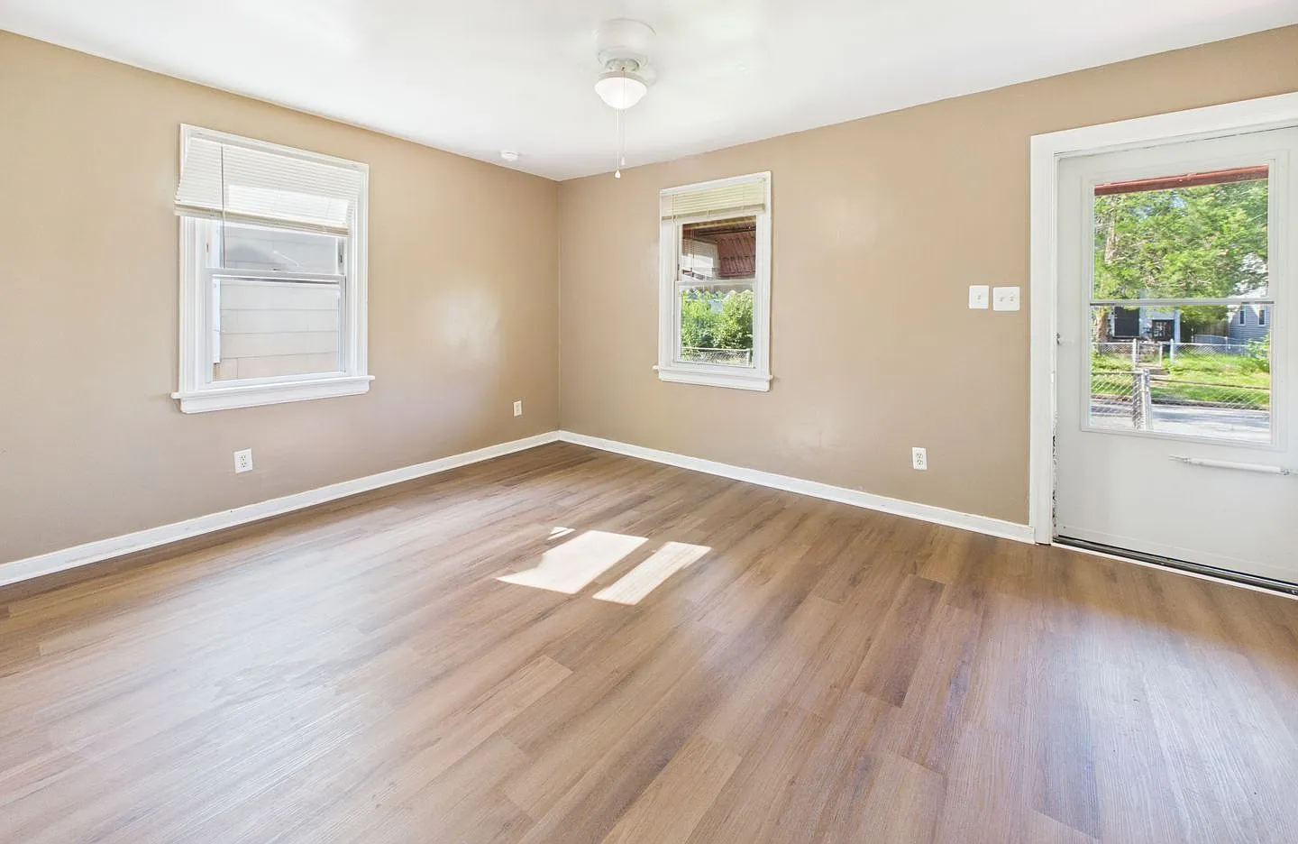 2 bed, 1.0 bath, 672 sqft, $1,400 — Photo 4