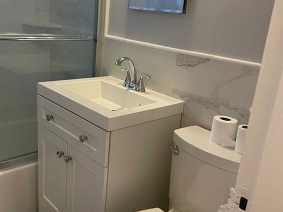5th image of 3021 Edwin Ave APT 5J