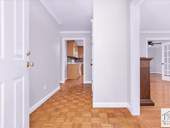 5th image of 280 Kenmore Ave