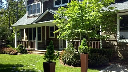 5 Bedroom Traditional — Photo 2