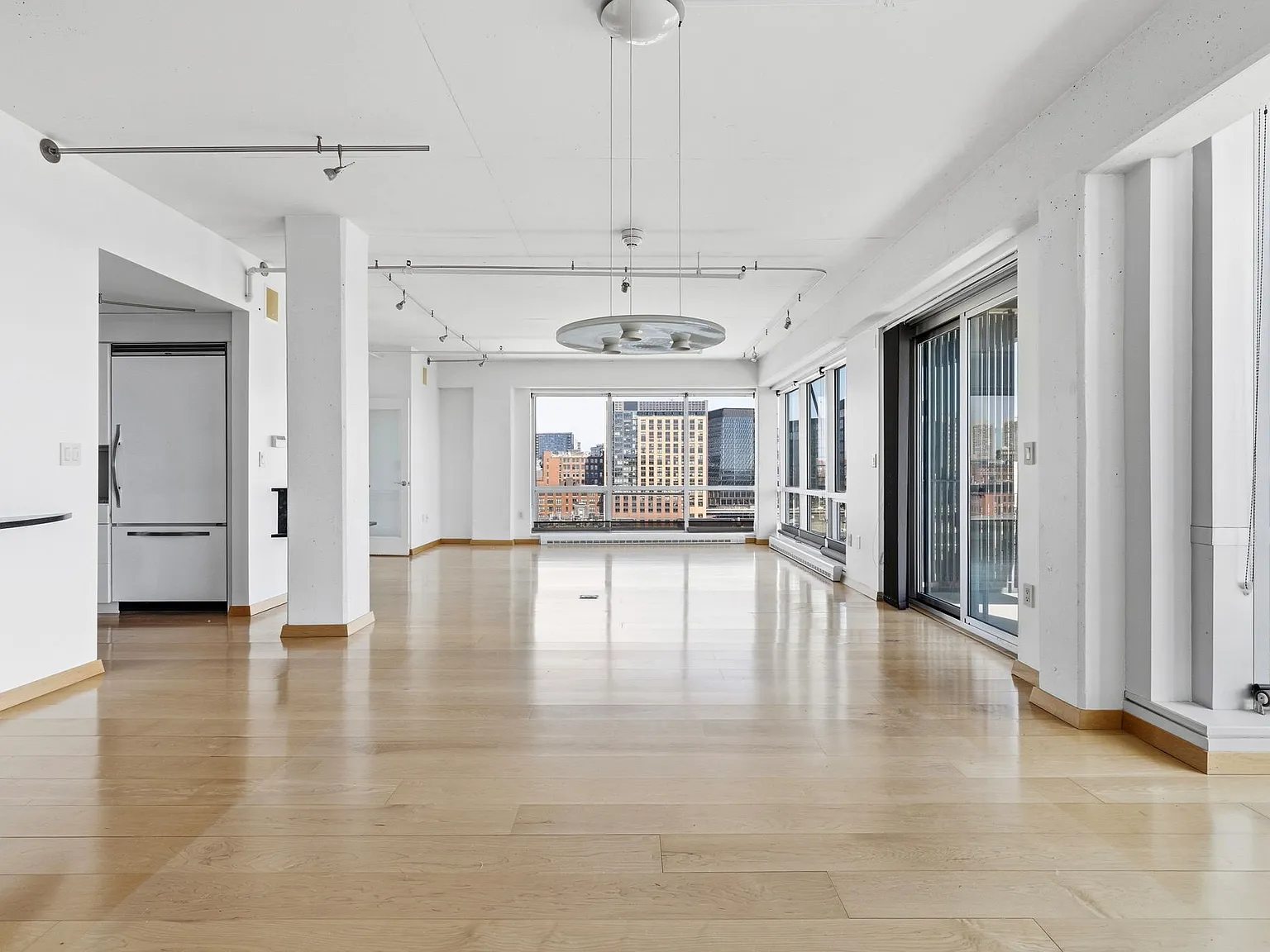25 Channel Center St — Photo 2