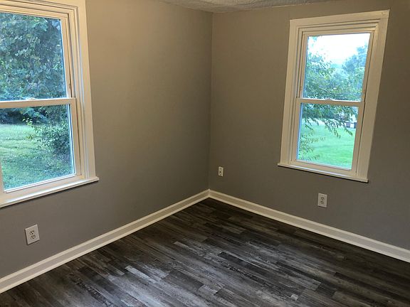 4th image of 3089 Washington Pike #B