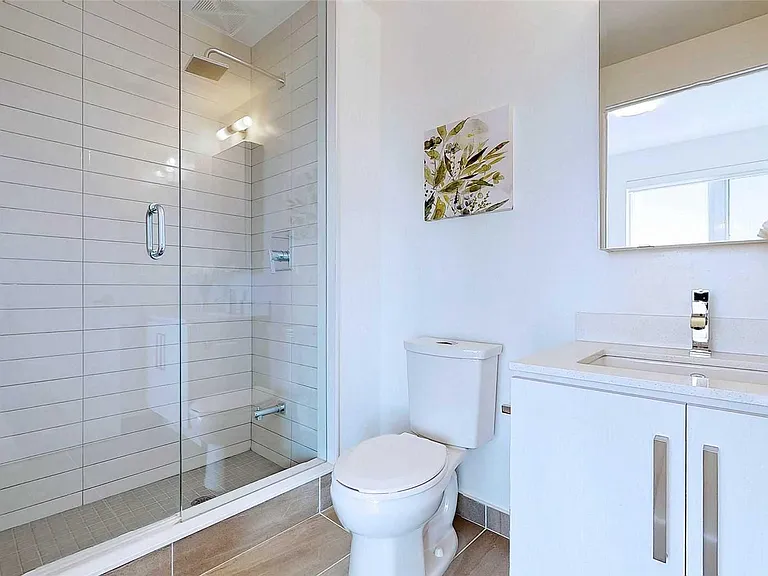 5180 Yonge St — Photo 15