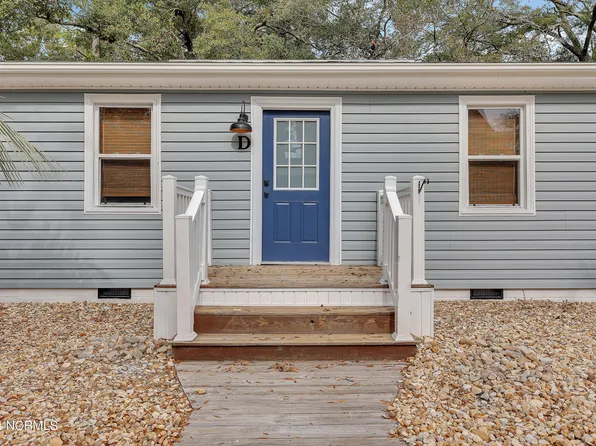 111 NE 19th St #D, Oak Island, NC 28465
