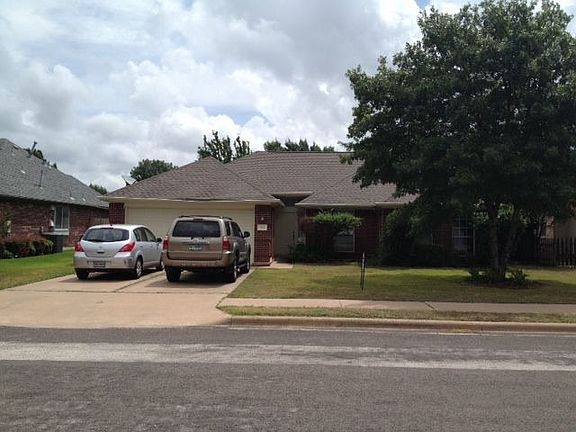 2nd image of 304 N Kings Canyon Dr