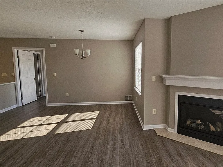 1609 Hill Park Ct — Photo 3