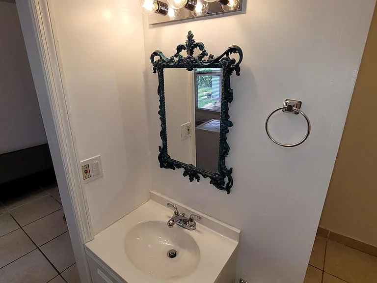 2252 SW 10th St #3 — Photo 6