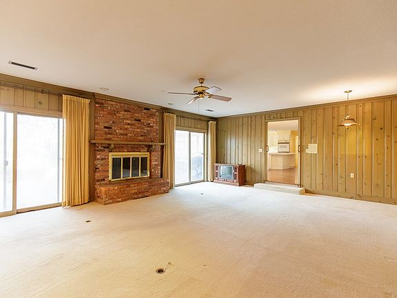 4th image of 900 S Lakeshore Dr