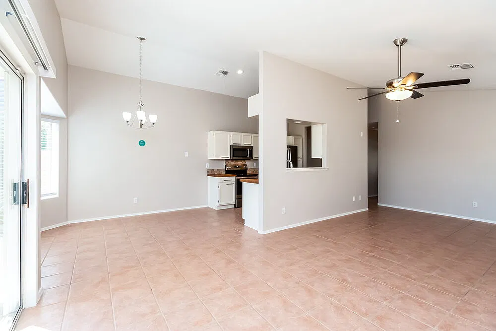 3 bed, 2.0 bath, 1344 sqft, $2,320 — Photo 4