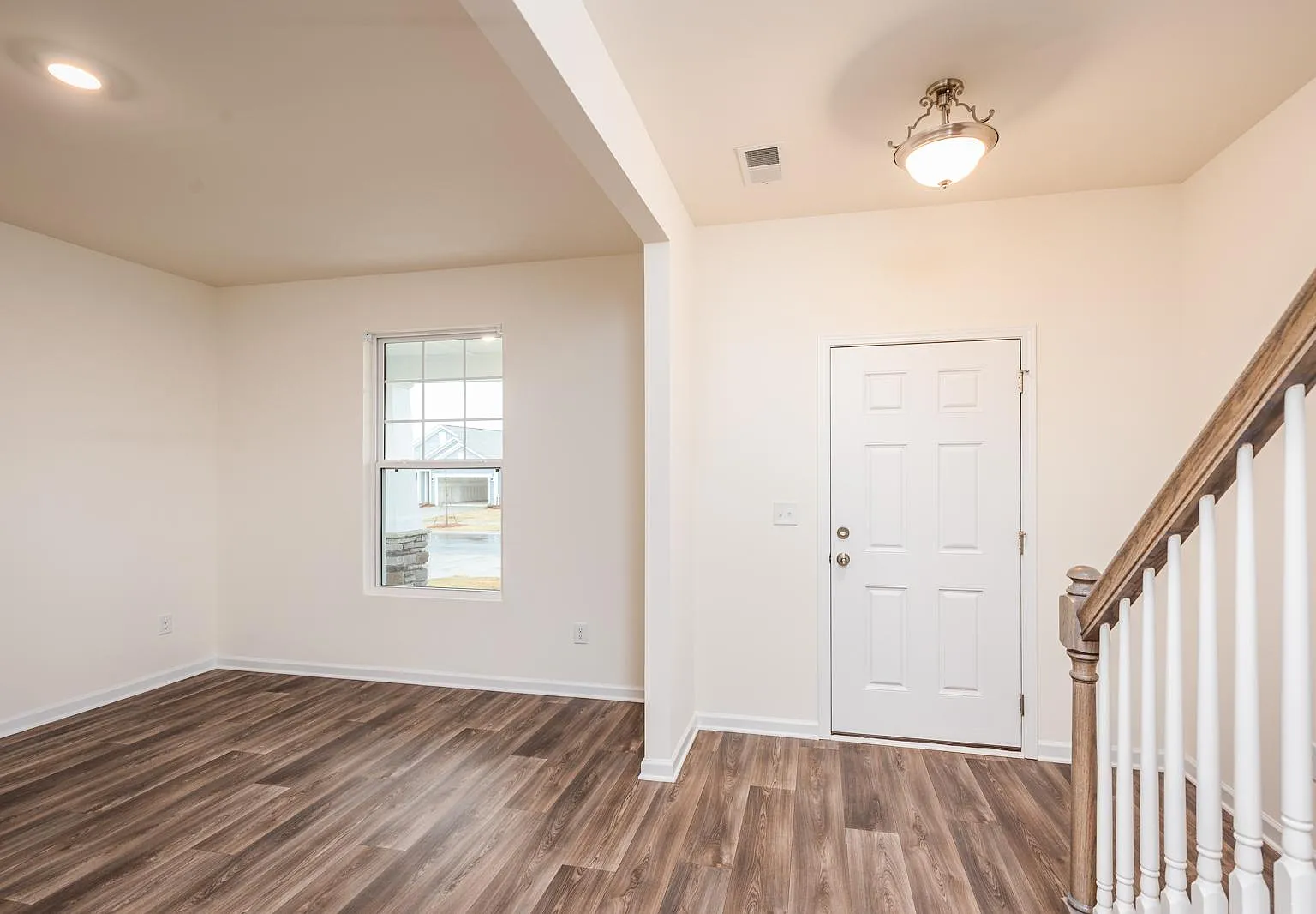 3 bed, 2.5 bath, 2479 sqft, $2,200 — Photo 2