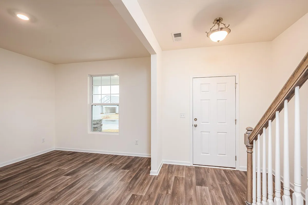 Building Photo - 360 Rayland St