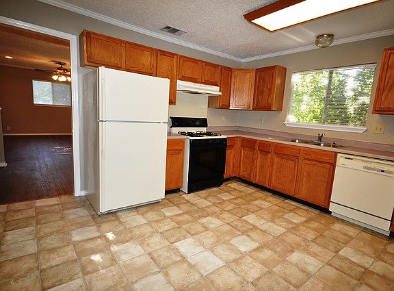 3rd image of 308 Altgelt Ave #308
