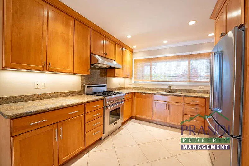 4 bed, 2.5 bath, 1732 sqft, $5,250 — Photo 3