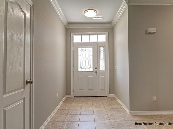 3rd image of 3905 SW Hawthorne St