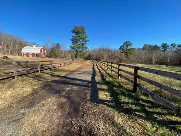 28 Windifred Dr, Columbus, NC 28722