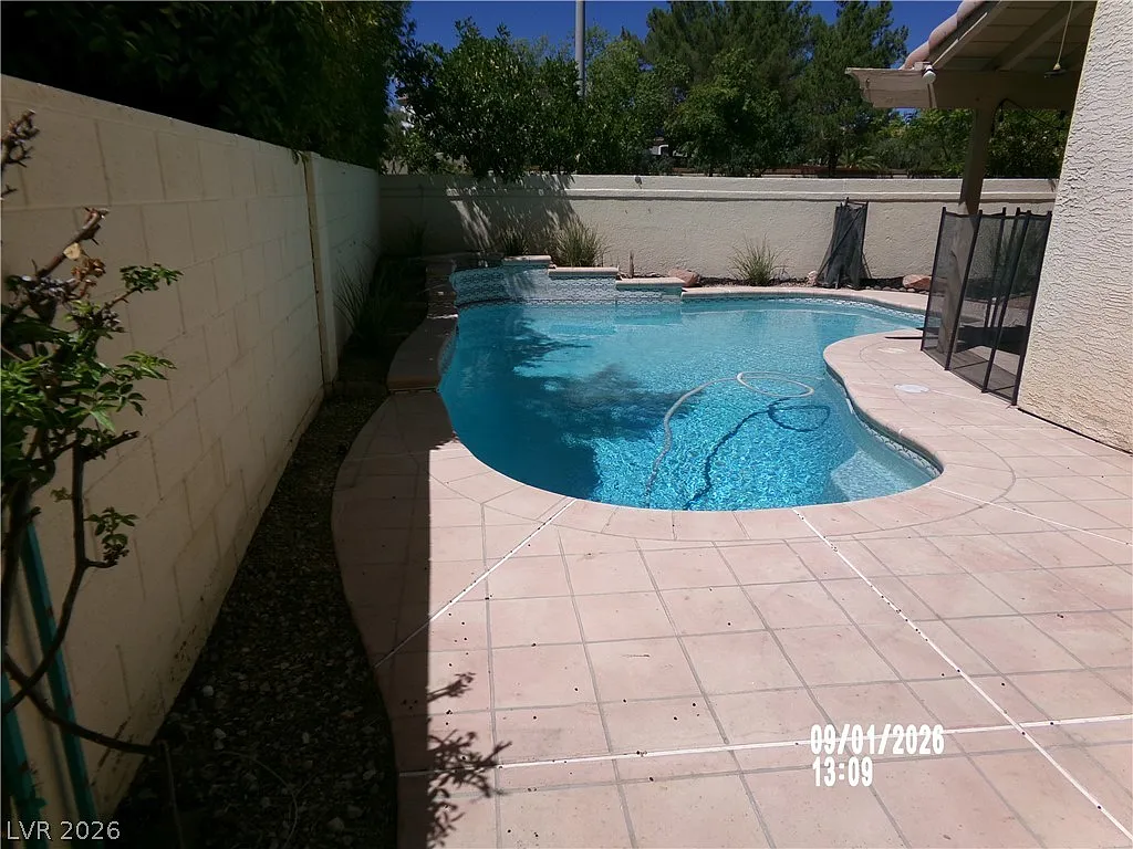 3 bed, 2.5 bath, 1821 sqft, $2,900 — Photo 2