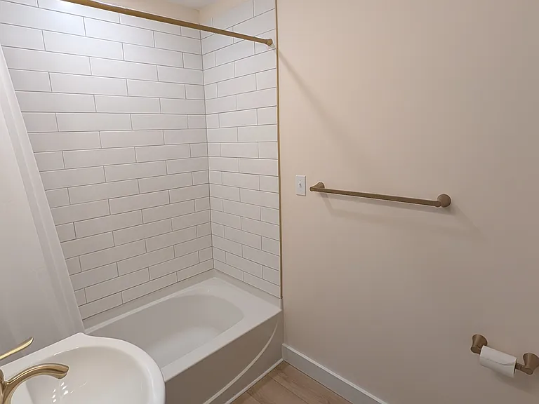 310 Eastern Ave NE — Photo 22