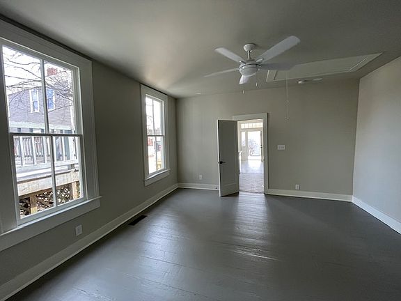 2nd image of 1121 Columbus St
