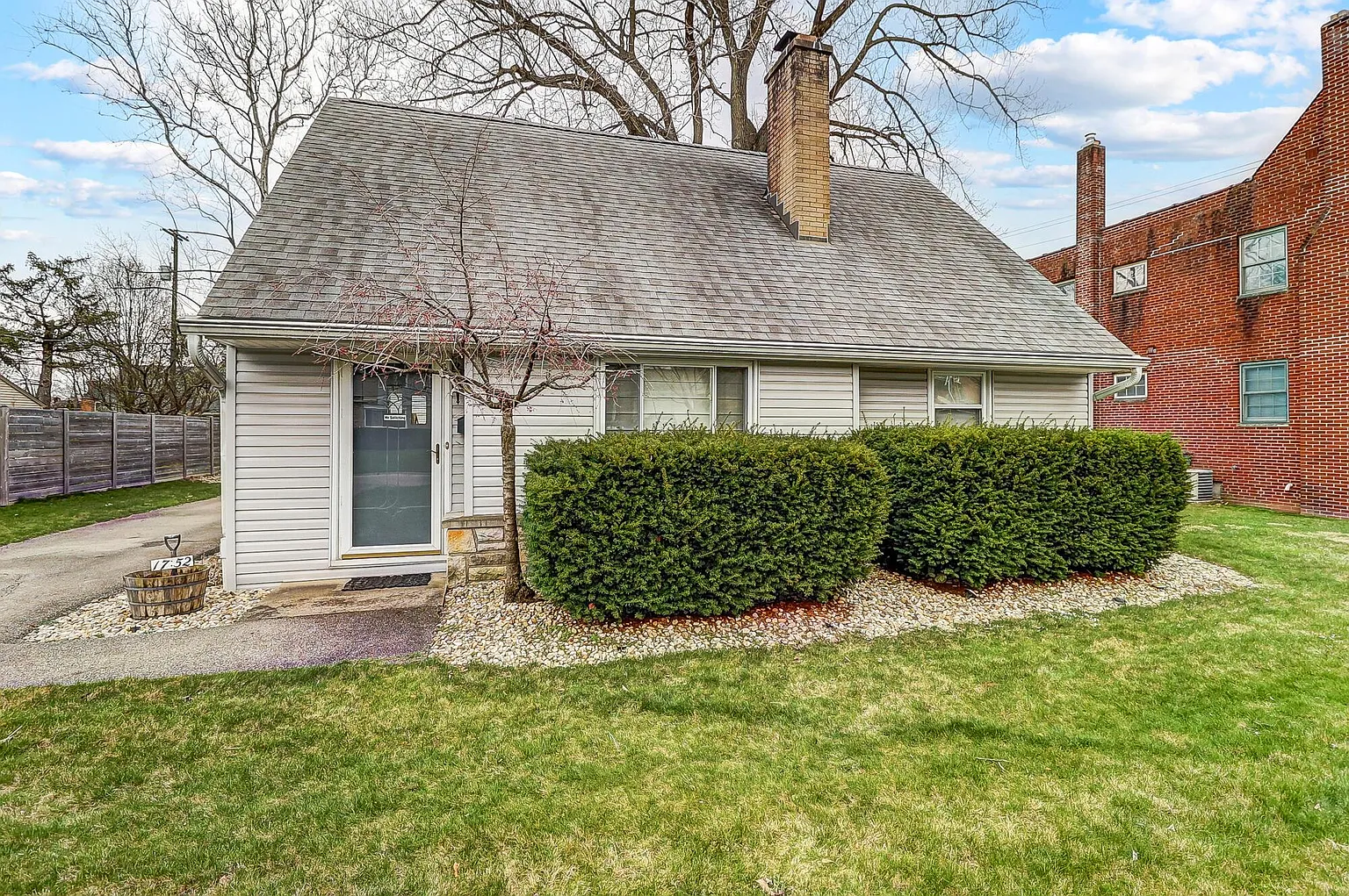 1752 Glenn Ave photo 1