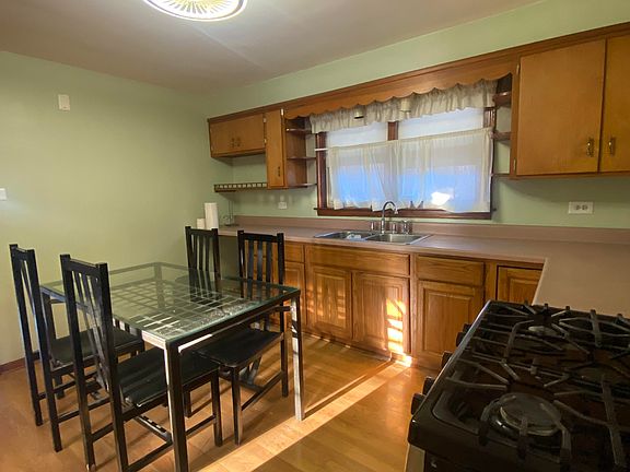 5th image of 5916 W 60th St #1