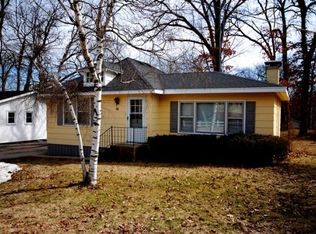 91 Oakwood St, Williams Bay, WI 53191