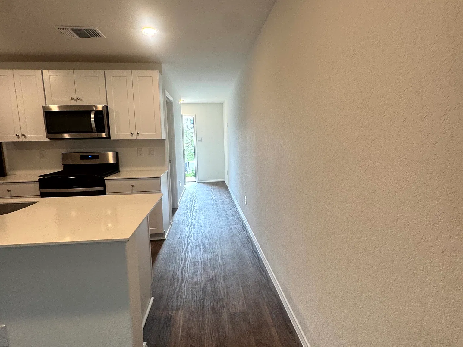 3 bed, 1434 sqft, $1,749 — Photo 2