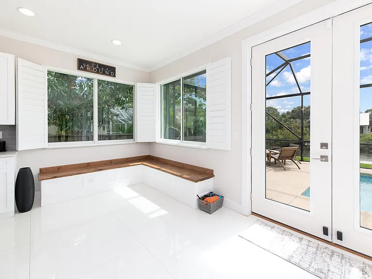 314 NE Surfside Ave — Photo 15