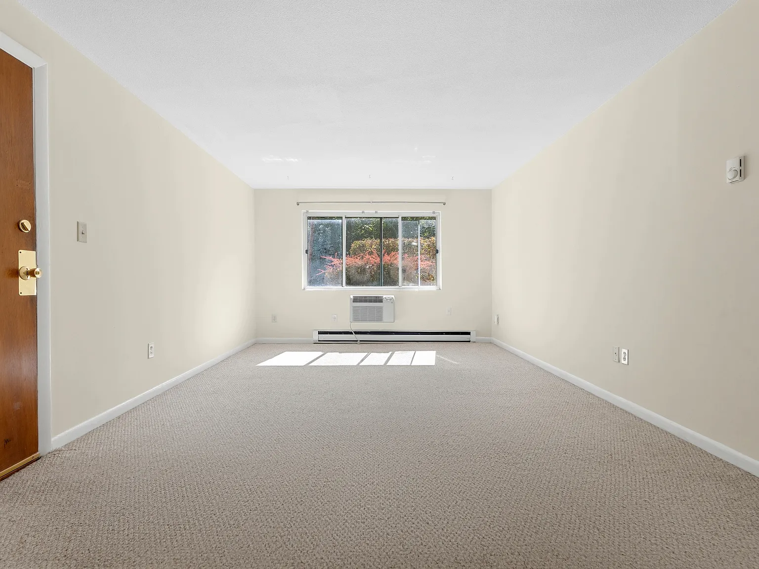 74 Beach St — Photo 2