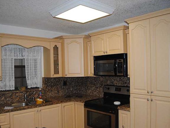 4th image of 1413 W 43rd Pl #1