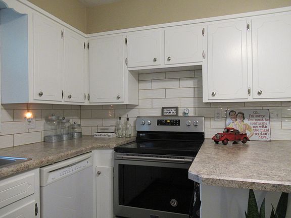 5th image of 411 Mount Vernon Ave
